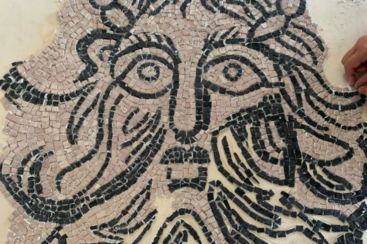 riproduzione del mosaico di Oceano esposto al Museo archeologico di Cividale
